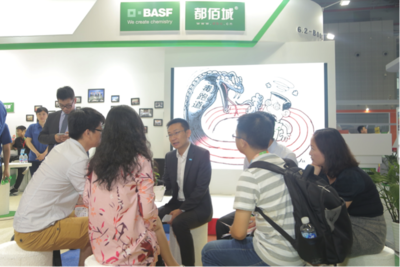 學校運動場塑膠跑道改造 能否實現無味、無毒？